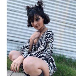 Meet your Posher, Emanuelle